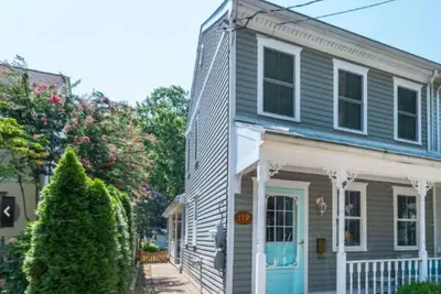 Image de 2 Br home on quiet street in Eastport with lovely screened porch.