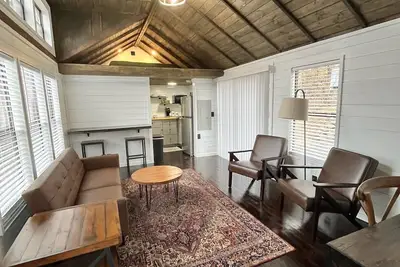 Image de Cozy Mountainside Cottage along the Green River with the comforts of home!