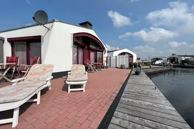 Image de Bungalow Happy Holiday aan Open Vaarwater, Zwemmen, Vissen en Varen Vanaf Huis