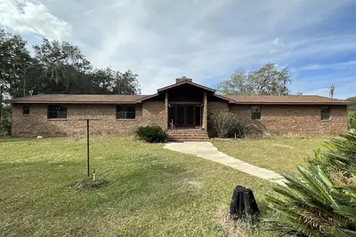 Image de 3 Bedroom, 2. 5 Bath Home On 10 Acres In Astor Fl! Tons Of Parking!