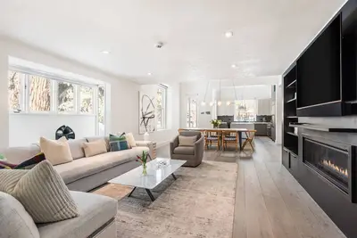 Image de Chic, Contemporary Three Bedroom Home. 3 Blocks to Downtown Aspen!