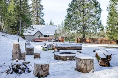 Image de Secluded Cabin Near Calaveras Big Trees State Park