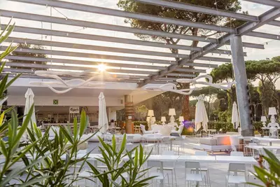 Image de Maison mobile avec piscine et restaurant