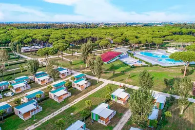 Image de Maison mobile avec piscine et restaurant