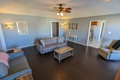 Image de N. Jackson 3br Oasis - Walk to Stores & Food\n