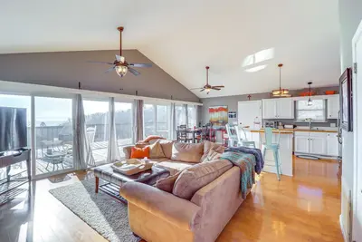 Image de Edgemont Home w/ Deck & Bbq Grill: 2 Mi to Lake!