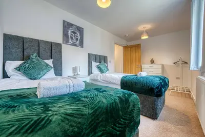 Image de 5br Team Accommodation nr Nec/Airport with Parking