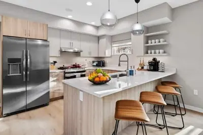 Image de New built w/free parking off Brady St. Fiserv Forum, Summer Fest and Lakefront!