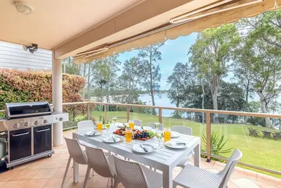Image de Danalene, 44a Danalene Pde - stunning waterfront property with Air Con, Wi-Fi, Garage & Boat Parking