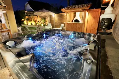 Image de Villa luxueuse avec spa privé près de la plage