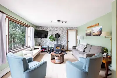 Image de North Conway Home with Hot tub on Deck, Arcade, Billiards, PingPong, Music Room