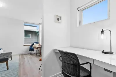 Image de Modern work-friendly Ballard home w/ rooftop deck