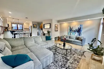 Image de Victorian Village Townhome, large living space in the heart of the short north!