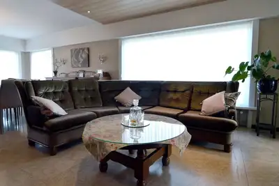 Image de Maison de vacances א Ruiselede avec un jardin