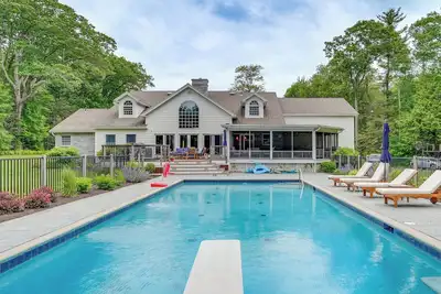 Image de Monterey Home w/ Hot Tub, Pool & Game Room!