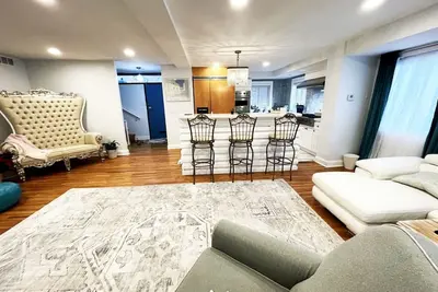 Image de A Regal Retreat- Exclusive Parking Prime Local