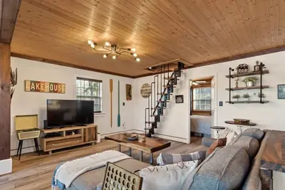 Image de Sunset Escape-Sleeps 6 Dock, Kayak, Fire pit+More!