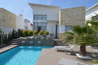 Image de Villa moderne avec piscine privée