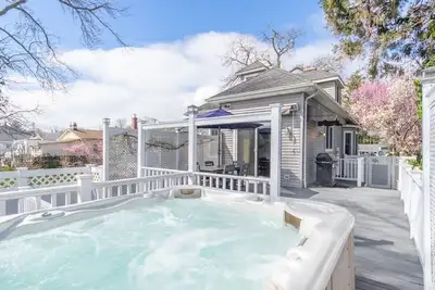 Image de Charming Belmar House w/ Hot Tub + Parking