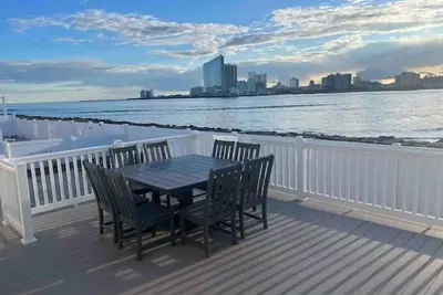 Image de Beachfront Bliss with Views! Perfect for families\n