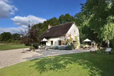Image de Maison à Le Châtelet avec Piscine