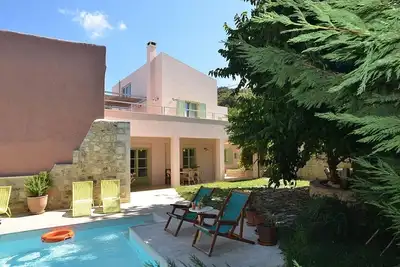 Image de Charming Villa, A/C, Private Pool, Pretty Garden in Armeni - 400m to Tavernas & 10km to Rethymno!