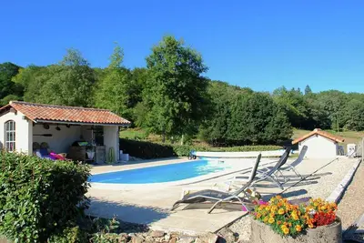 Image de Tour Romantique en Dordogne avec Terrasse