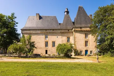 Image de Château patrimonial à Chaleix avec piscine commune