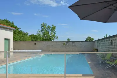 Image de Villa simpliste à Barjac avec piscine