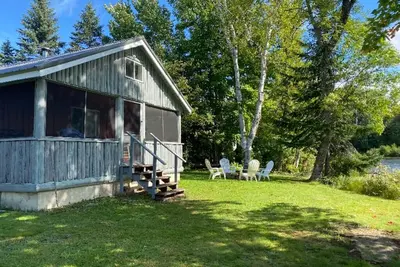 Image de Waterfront cabin with access to Long Lake and Mud Lake.