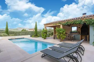 Image de Villa א Malaucטne avec jardin privי