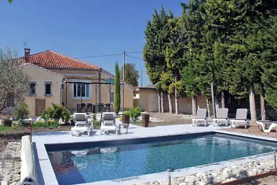Image de Maison à L'Isle-sur-la-Sorgue avec Piscine