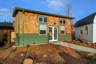 Image de Book the Lodge at The Boutique Retreat in historic downtown McMinnville.