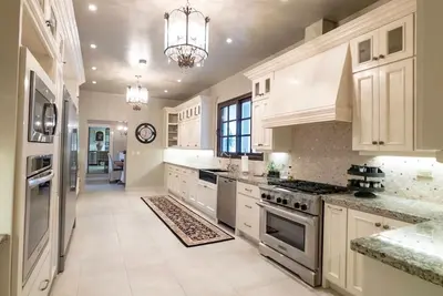 Image de Boquete Luxury: Chic & Serene Home, Walk to Town & Amenities