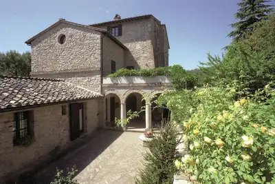 Image de maison de vacances Ă Mantignana avec jardin