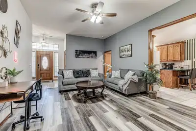 Image de Cozy Family Sized 3 Bedroom Near Midwest City Regional Park, Tinker Airforce Base