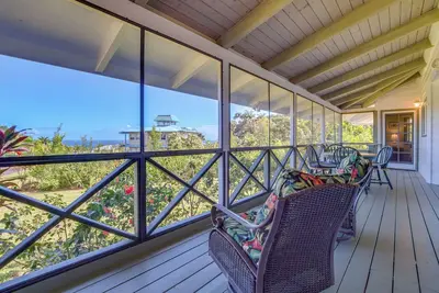 Image de Honomu Home w/ Screened Lanai + Ocean Views!