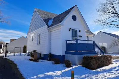 Image de Cozy, family-sized home close to hospital