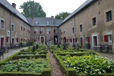 Image de Villa א Mesch avec Jardin