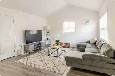 Image de Remodeled single-family house, 1 mile away from Rochester Airport