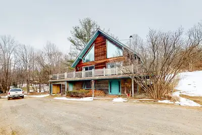 Image de Multi-level home near major ski areas with wood stove, seasonal views, grill, Ac