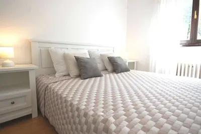 Image de Appartement de deux chambres avec la terrasse Njivice, Krk (A-21871-a)