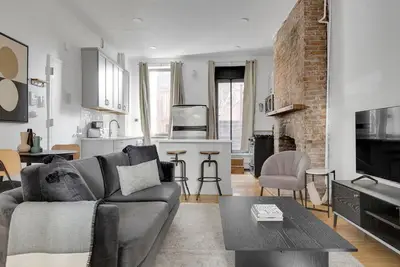 Chic Williamsburg 2br w\/ W\/D & Private Deck, near Ferry, by Blueground