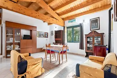 Image de Maisons dans les lagunes de Santa Giusta