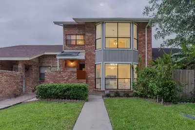 Image de Golf Country Club Townhouse 3 bed 2. 5 Bath Modern Residence 2 car garage & Patio