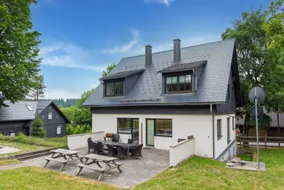 Image de Maison de vacances spacieuse avec poêle à bois