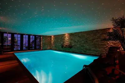Image de Appartement de vacances avec piscine ciel יtoilי
