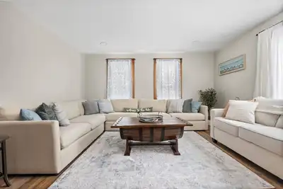 Image de Charlevoix Modern Oasis With Hot tub!