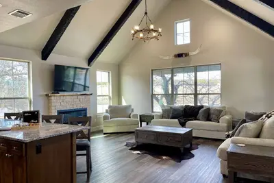 Image de Hiking Delight - Premier Waterfront Escape at Twin Canyons Longhorn Ranch