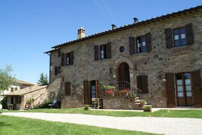 Image de Maison à Montone avec piscine et jardin